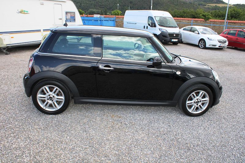 Mini Cooper (2013) 1,6D REZERVACE - fotka 8 z 15