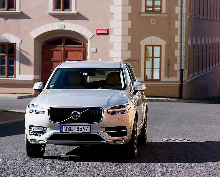 Volvo XC90.