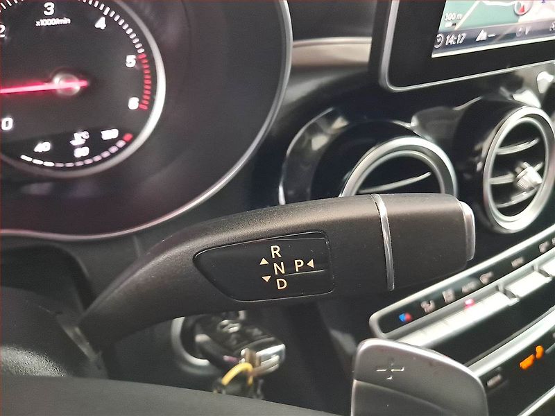 Mercedes-Benz GLC (2017) 220 d 4MATIC - fotka 21 z 23