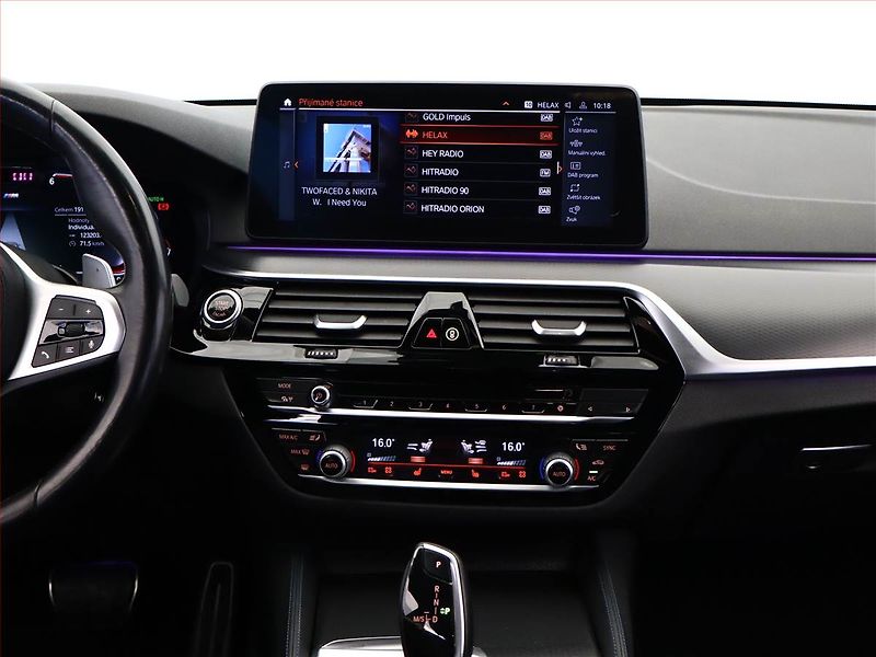 BMW Řada 5 (2021) M Sport 530d xDrive - fotka 10 z 21