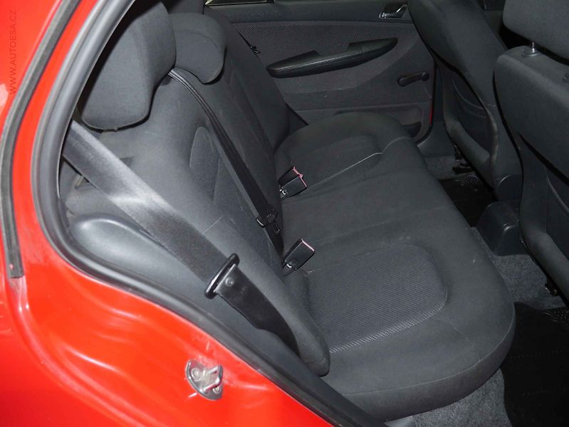 Škoda Fabia (2008) 1.2 HTP, ČR, AC - fotka 11 z 15