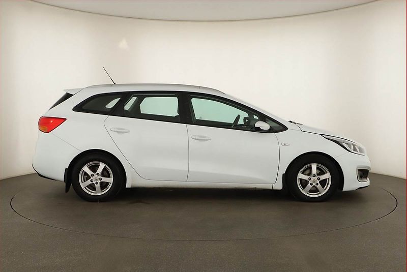 Kia Ceed (2012) 1.4 CRDi, nová STK - fotka 6 z 13