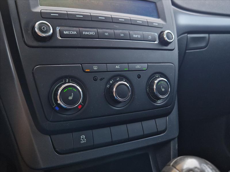 Škoda Yeti 1,4 TSI 90kW HEZKÝNÁJ. VÝHŘREV - fotka 22 z 31