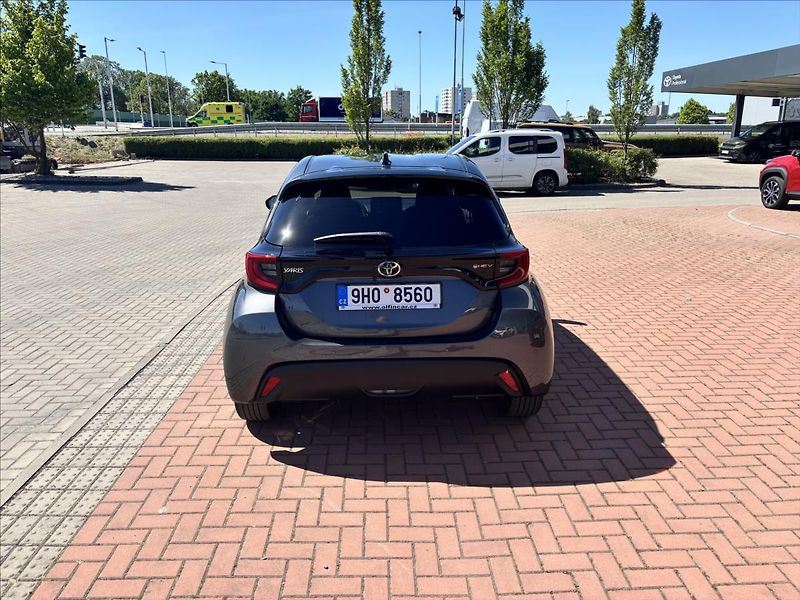 Toyota Yaris 1,5 HEV Style - fotka 4 z 11