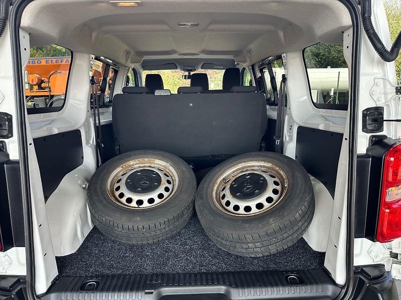 Toyota ProAce (2020) 2.0D 6 MÍST,VÝHŘEV SED.,100%KM - fotka 21 z 24