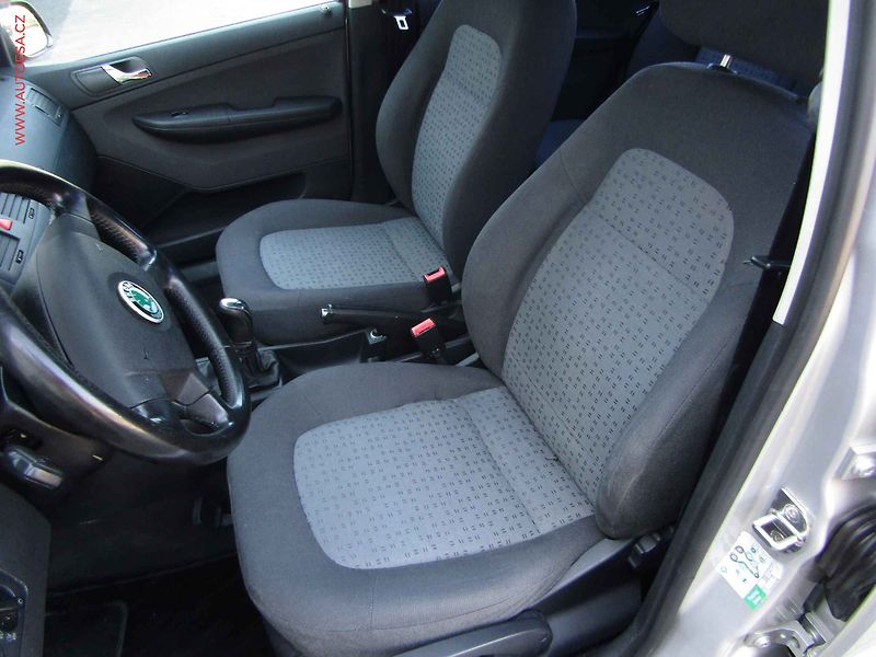 Škoda Fabia (2002) 1.4i, ČR, park.asist - fotka 9 z 12