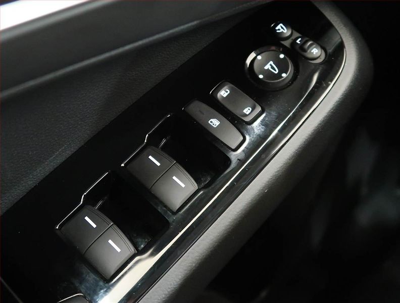 Honda HR-V (2022) e:HEV 1.5 i-MMD - fotka 16 z 19