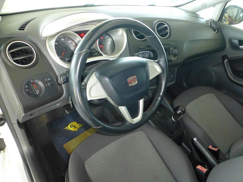 Seat Ibiza (2011) 1,6TDI*KLIMA**ALU*VYHŘ.SEDADLA - fotka 11 z 23