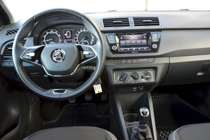Škoda Fabia (2022) 1.0 TSI 70 kW Ambition PLUS - fotka 14 z 24