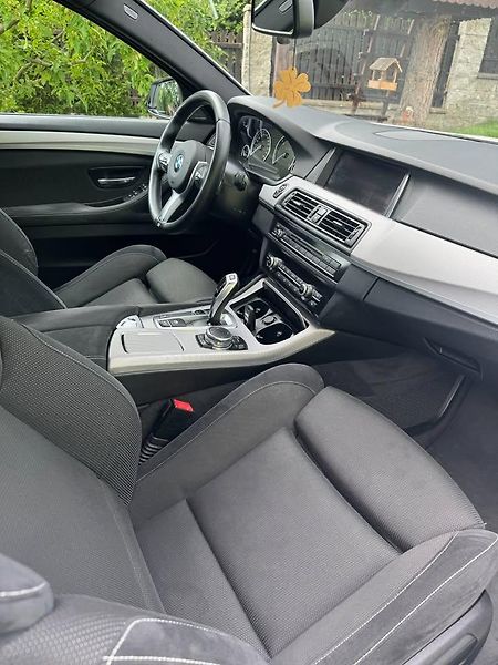BMW Řada 5 (2016) BMW 520d M-Packet - fotka 10 z 11