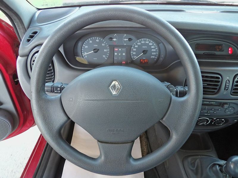 Renault Mégane 1.6i 16v 79kW Klima Alu - fotka 10 z 28