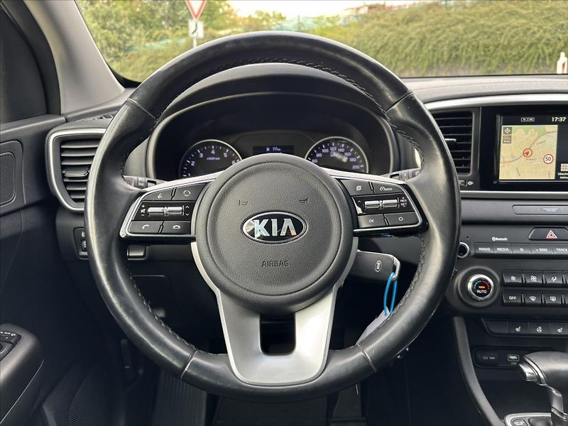 Kia Sportage 1,6 i AT 4x4 TOP ZÁRUKA TAŽNÉ - fotka 17 z 39