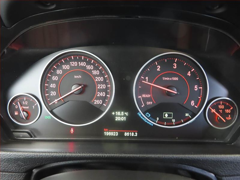 BMW Řada 3 (2012) Sport Line 320 d, Navi - fotka 11 z 14