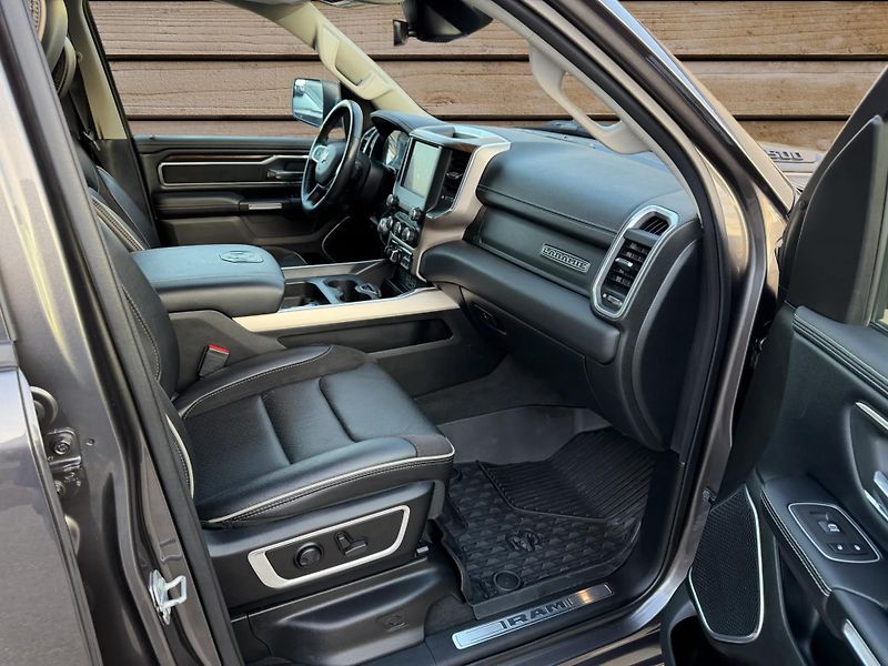 Dodge RAM (2022) +LARAMIE+VZDUCH+RAMBOX+HEMI+ - fotka 11 z 25