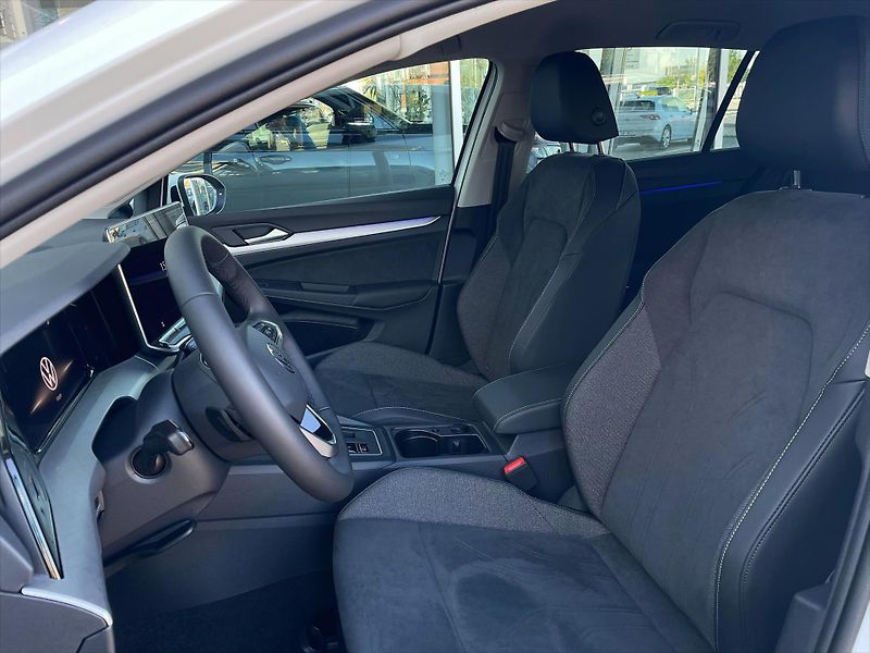 Volkswagen Golf (2025) 1,5 TSI eHybrid 150 kW 6DSG  P - fotka 13 z 21