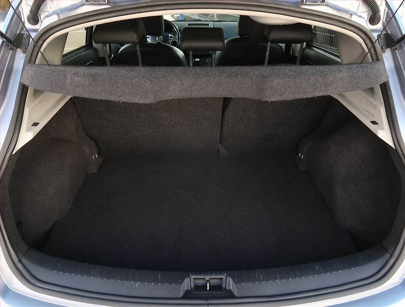 Hyundai Elantra (2012) 1.6, Tempomat, Park. senzory - fotka 14 z 16