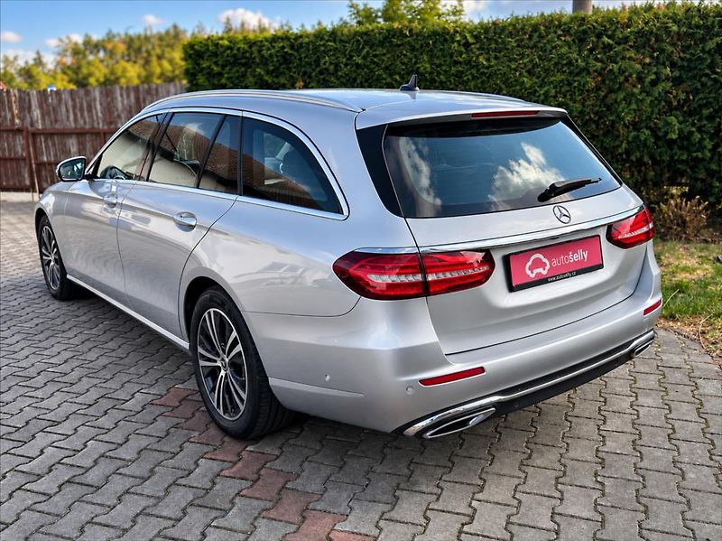Mercedes-Benz Třídy E 2,0 E 220 d / 9G-TRONIC - fotka 3 z 48