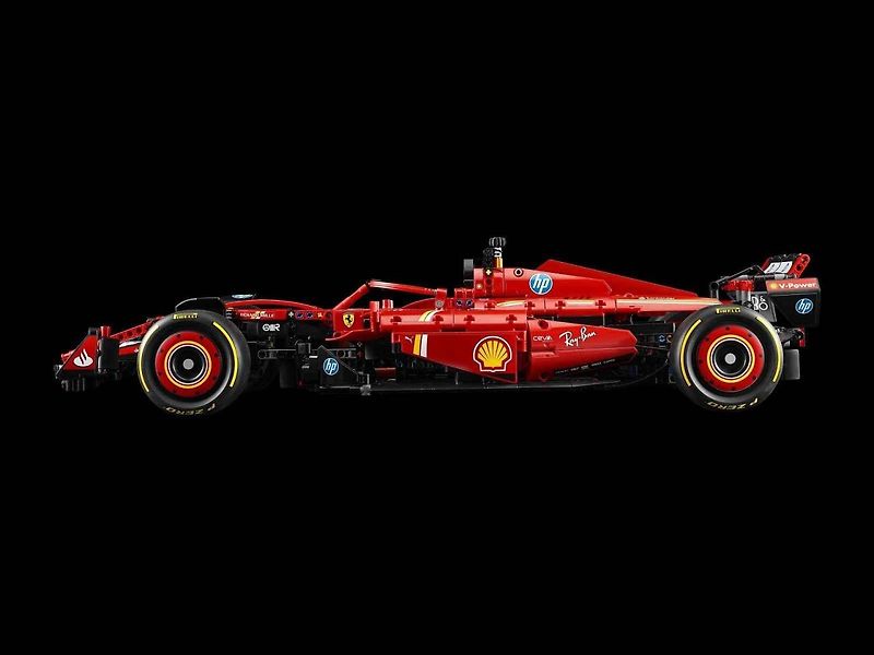 Stavebnice Ferrari SF-24 Lego Technic