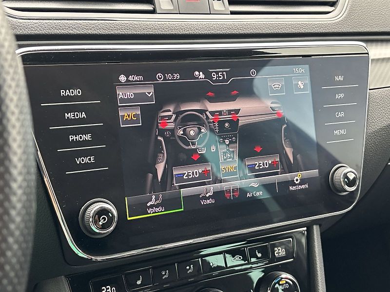 Škoda Superb (2023) Combi 2.0 TDI DSG Sportline - fotka 14 z 33