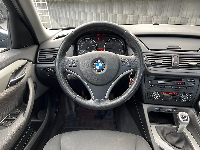 BMW X1 xDrive20d 130kW PANORAMA 1.MAJ - fotka 8 z 13