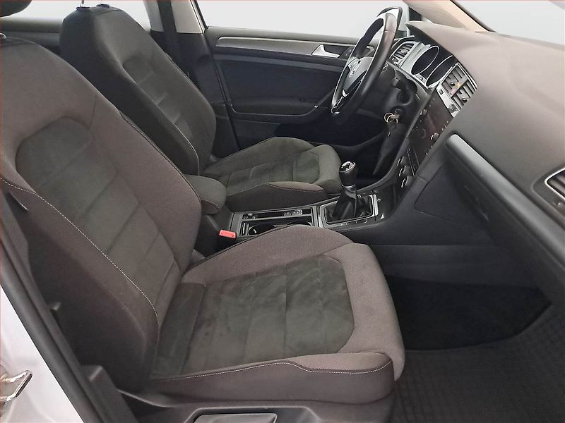 Volkswagen Golf (2017) 1.0 TSI, Tempomat - fotka 9 z 15