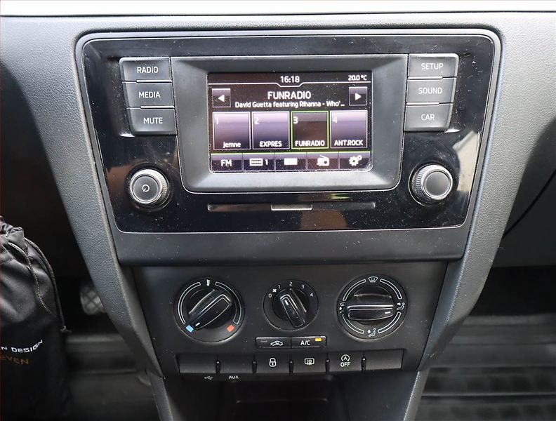 Škoda Rapid (2017) 1.2 TSI, Park. senzory - fotka 12 z 18