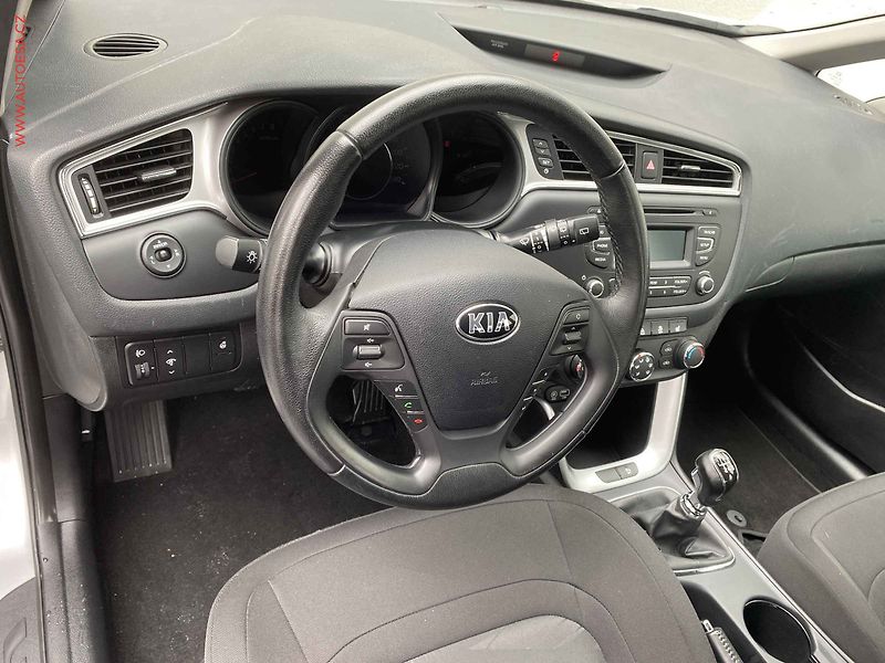 Kia Ceed (2016) 1.4 16V, Edition, výhřev sed - fotka 12 z 16