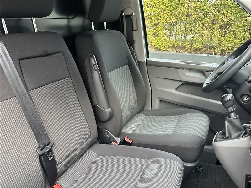Volkswagen Transporter 2,0 TDI 150PS  L1H1 Van - fotka 16 z 57