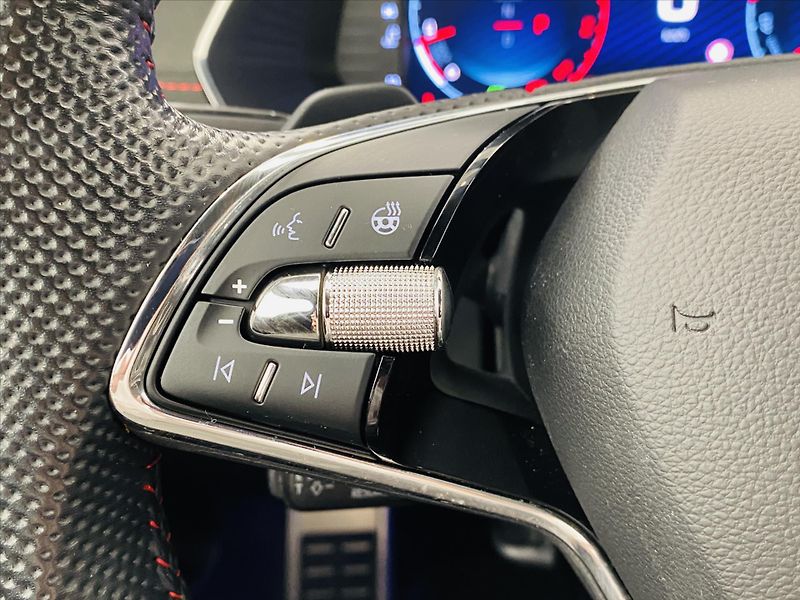 Škoda Octavia 2,0 TDI 147kW DSG RS - fotka 23 z 27