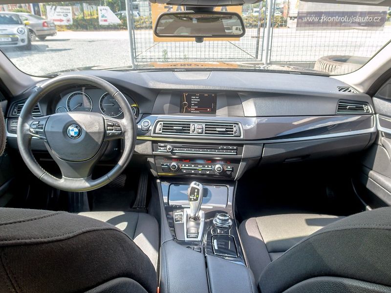 BMW Řada 5 (2013) 2.0D 135KW mat – NOVÉ V ČR - fotka 12 z 44