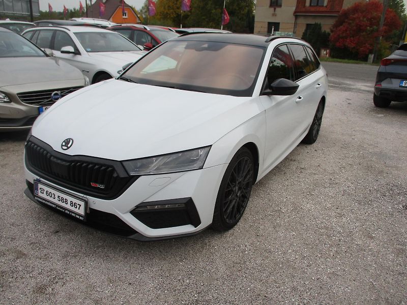 Škoda Octavia (2022) combi IV 2,0 RS - fotka 3 z 11