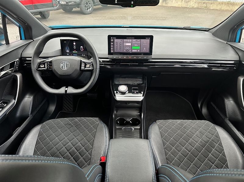MG MG4 (2023) Electric Elegance (64 kWh) - fotka 18 z 37