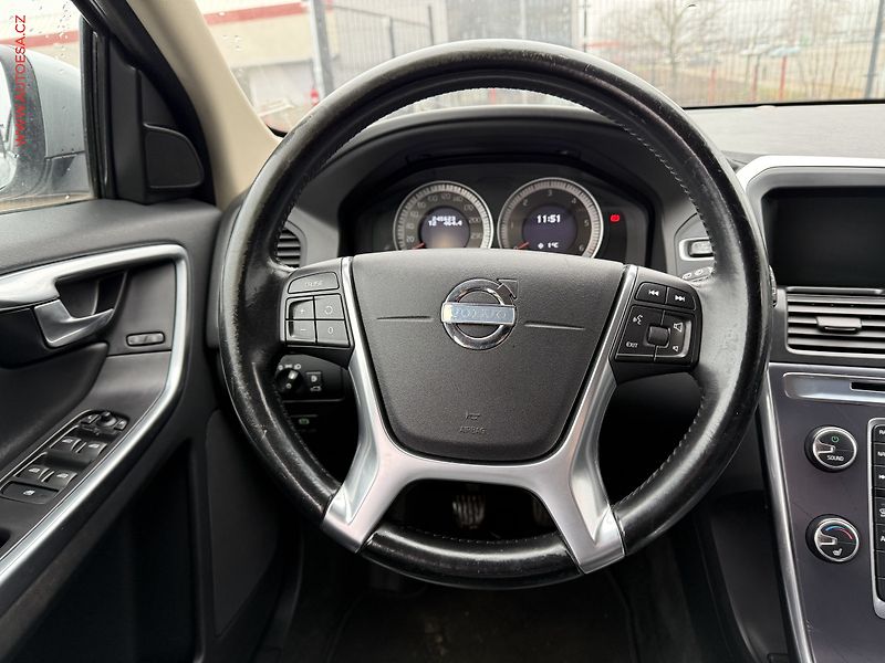 Volvo XC60 (2012) 2.4 D 4x4, xenon, kůže - fotka 12 z 19