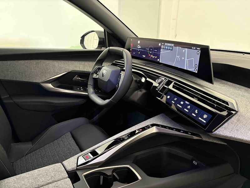 Peugeot 3008 (2025) Allure Hybrid 145 e-DCS6 - fotka 45 z 48