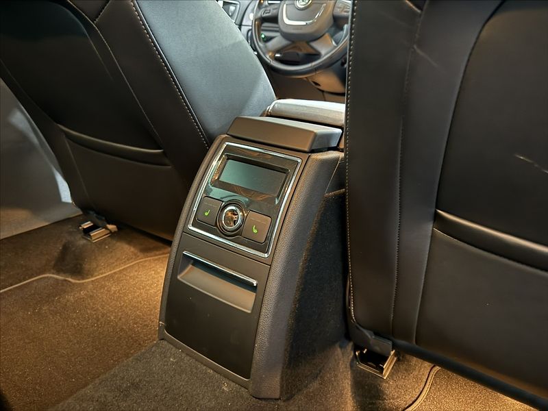 Škoda Superb 2,0   TDI 103KW ELEGANCE XEN - fotka 22 z 34