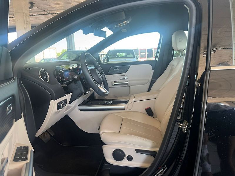 Mercedes-Benz GLA 200d 4MATIC - fotka 11 z 19
