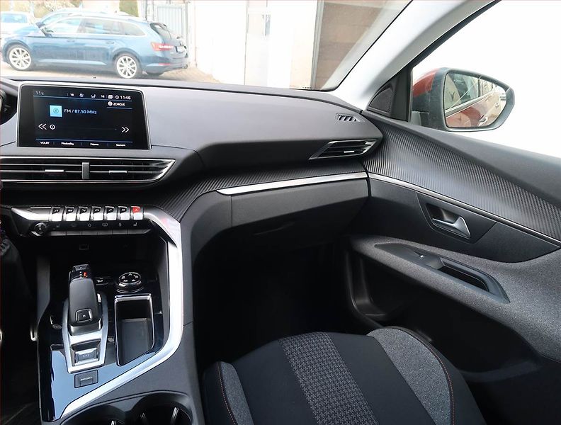 Peugeot 3008 (2020) 1.5 BlueHDi, Automat, ČR,1.maj - fotka 8 z 16