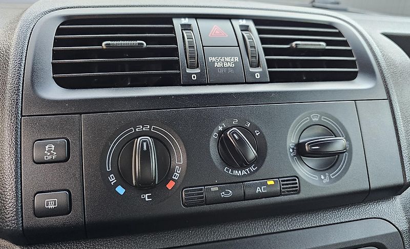 Škoda Fabia 1.2 TSI 63kW,KLIMA,1.MAJITEL - fotka 25 z 49