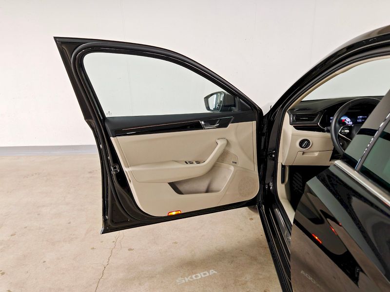 Škoda Superb (2024) iV 1.4 TSI 160 kW DSG L&K - fotka 20 z 30