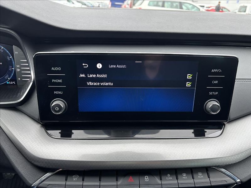 Škoda Octavia 1,5 TSI 110kW Ambition - fotka 27 z 32