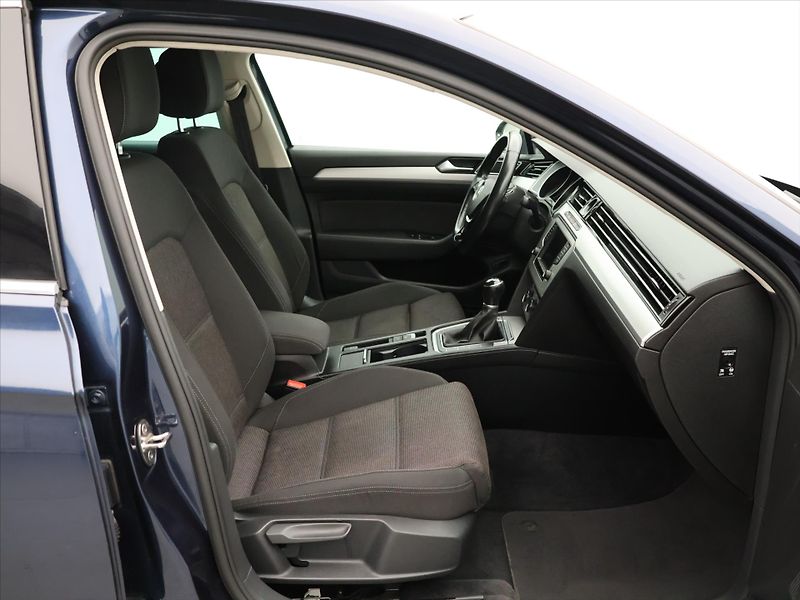 Volkswagen Passat 2.0 TDI 110kW Comfortline - fotka 10 z 29