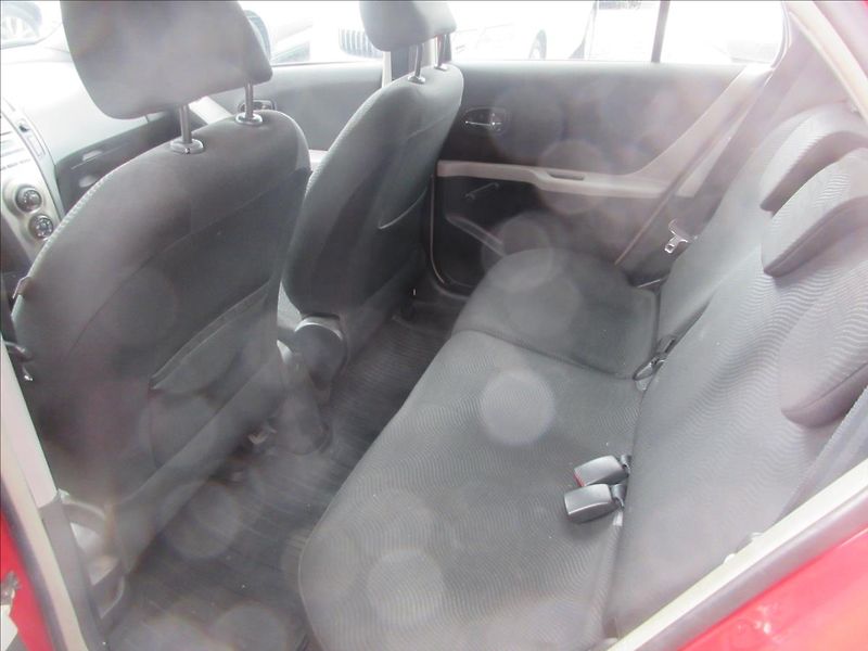 Toyota Yaris 1,3 VVTi Automat - fotka 7 z 14