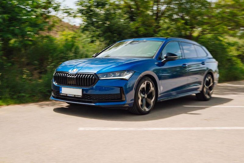 Škoda Superb (2025) 2.0 TDI, Sportline, Navigace - fotka 30 z 31