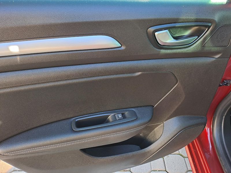 Renault Mégane Intens TCe 140 1.majitel    - fotka 24 z 30