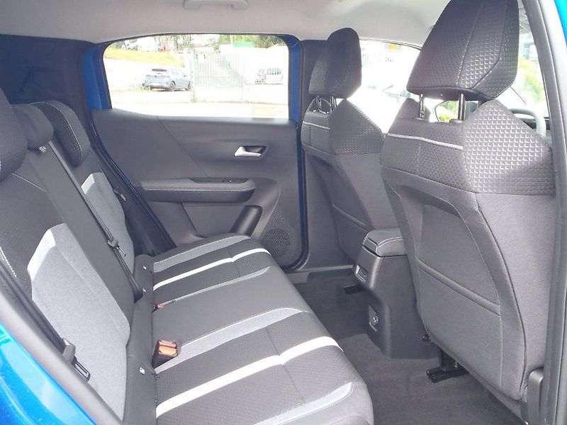 Opel Frontera Hybrid GS 1.2 Turbo 81kW - fotka 13 z 33