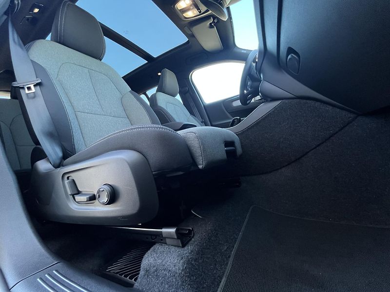 Volvo XC40 B3 FWD BE // 360 // kola - fotka 23 z 51