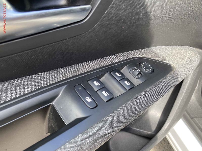 Peugeot 5008 (2019) 1.5 HDi, Active, AT, navi - fotka 13 z 19