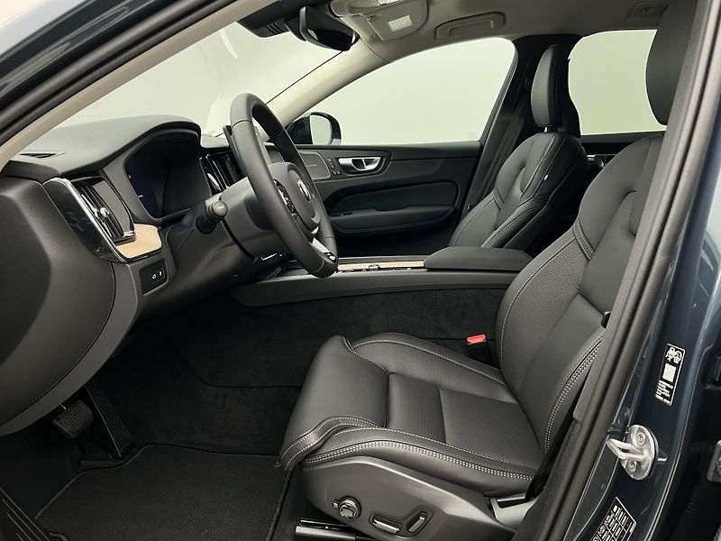 Volvo XC60 (2026) T6 AWD RECHARGE DARK PLUS AUT - fotka 3 z 45