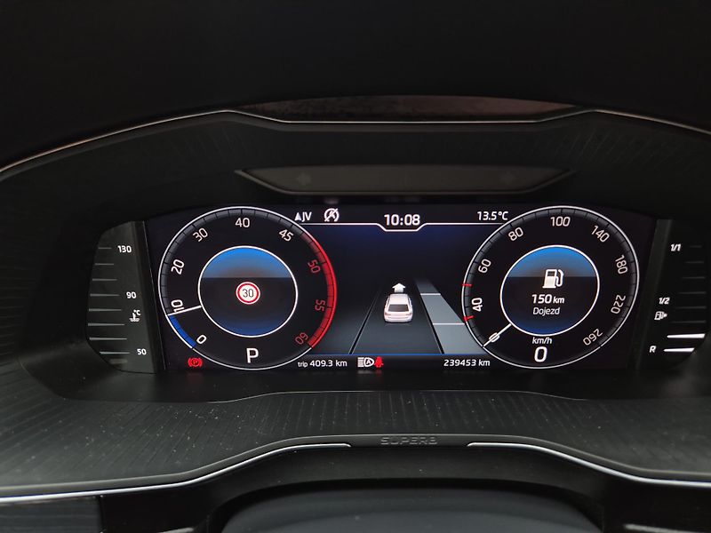 Škoda Superb Combi 2,0TDi 110kw DSG 17ALU - fotka 37 z 53