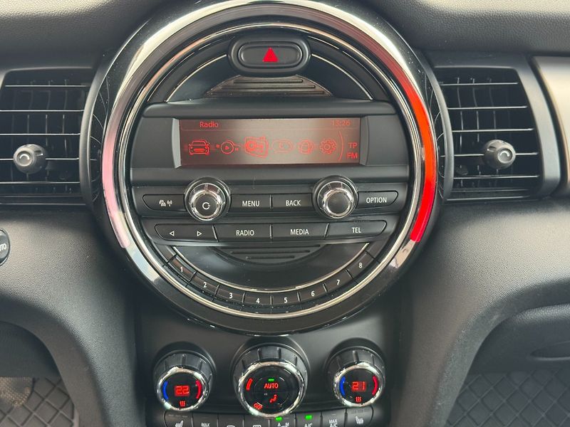 Mini One (2014) 1.2i 75kW - fotka 19 z 28